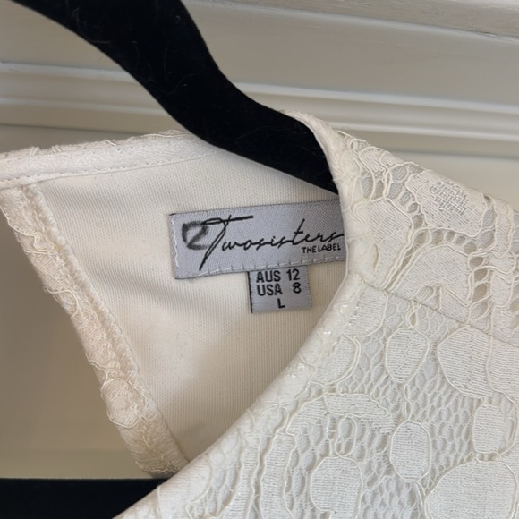 TWO SISTERS THE LABEL Off White Lace Open Back Long Sleeved Dress Sz 8 - Picture 8 of 8